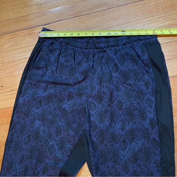 Athleta Womens Brooklyn Jogger Pants Size 12 Dark Blue Python Snake Print *read - Picture 6 of 10